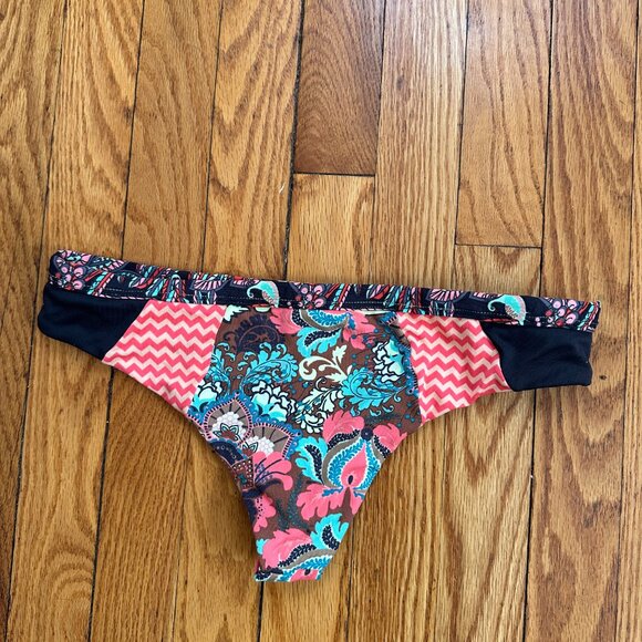 NWOT Maaji Reversible Print Bikini Bottoms - Fits Like a Medium - Picture 3 of 7